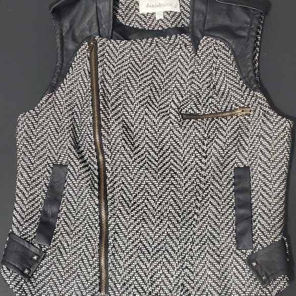 Daniel Rainn moto vest - Picture 7 of 13